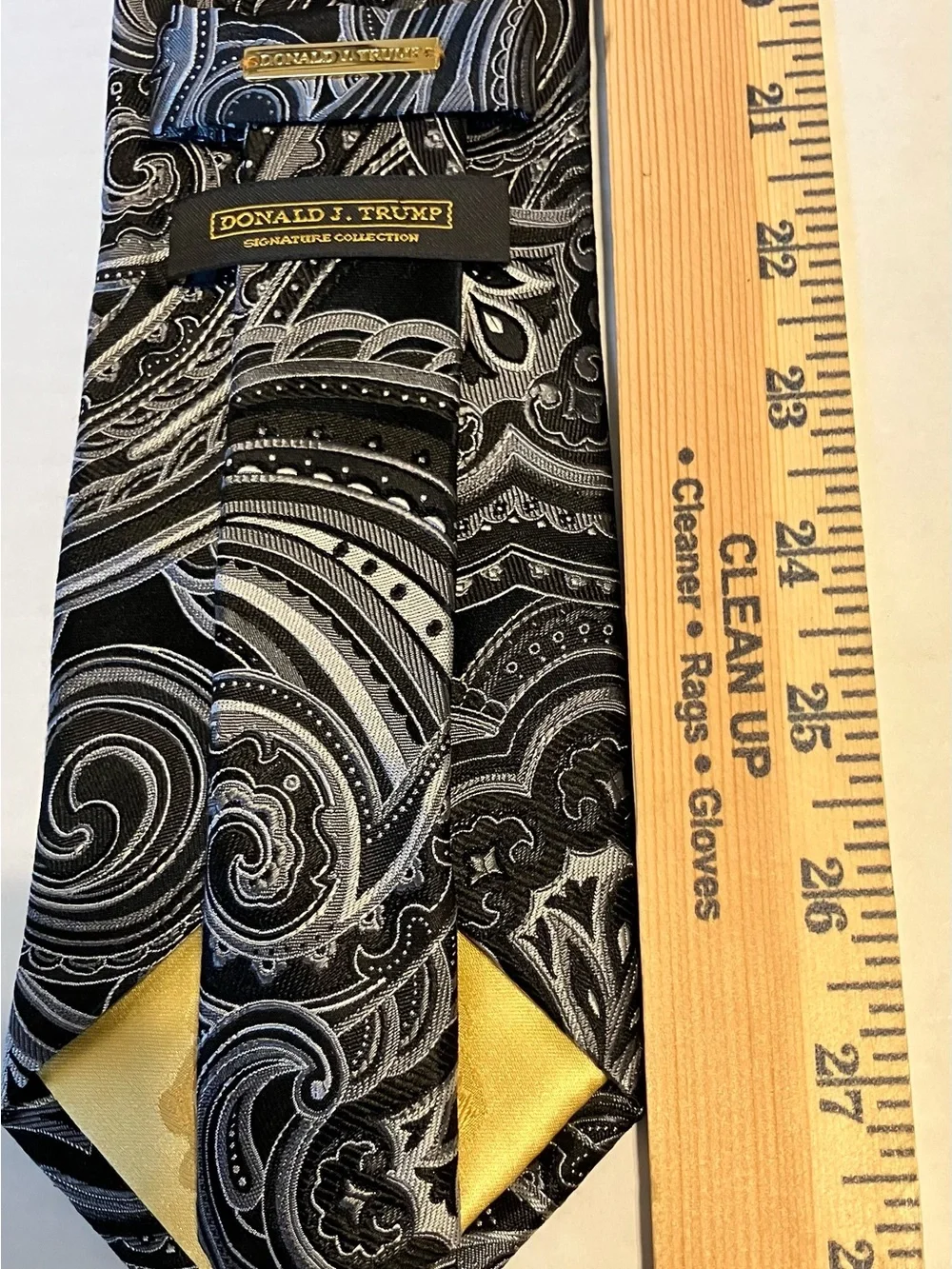 Men's Black Paisley Silk Tie - Elegant Silver Pattern